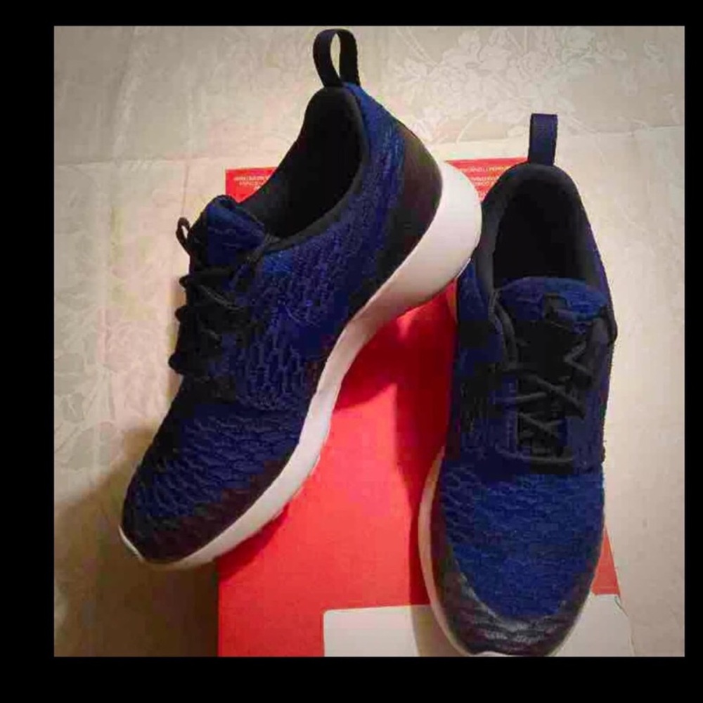 5.5 NIKE ROSHE FLYNIT NEW - Picture 2 of 3